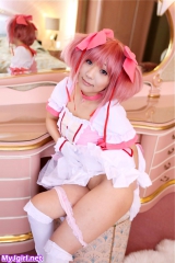 Sexy Japanese Girl Cosplayer 22580