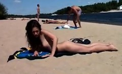 Peeping over the pornomoviehd.com naked girls on the beach