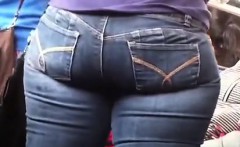 Curvy babe gets her phat ass in skintight jeans captured by