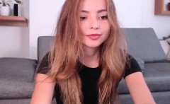 Amateur teen fucks on her webcam show