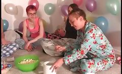 Pijama Sexparty With Girls Playing Truth Or Dare