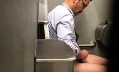 Str8 Spy Daddy In Public Toilet