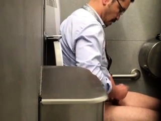 Str8 spy daddy in public toilet