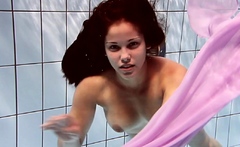 Paulinka underwater swimming babe