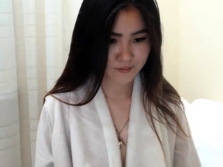 sexy korean girl squirts on cam